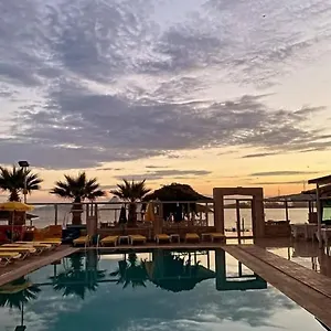 Club Rose Bay Foça